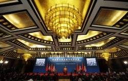 Clinton presses China on rights 