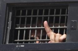 Israel to release 104 Palestinian prisoners 