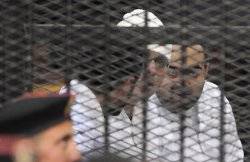 Egypt court jails activists over protests 