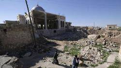 Regime attacks kill 10 in Syria, activists say