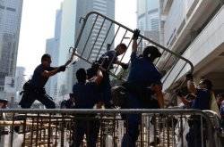 Hong Kong police clear protest sites 