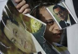 Egypt students protest over Mubarak verdict 