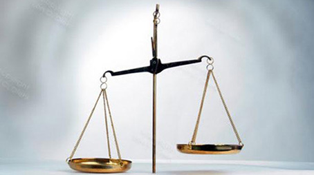 بَيْن ميزان الله وموازين البَشر